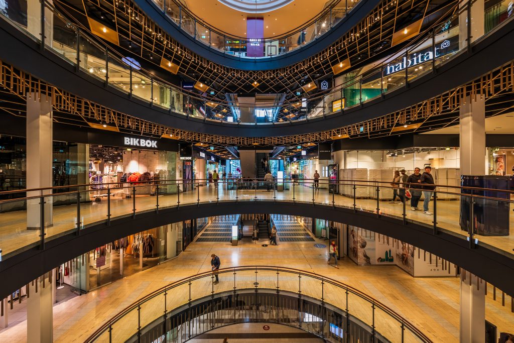 Торговый центр Kamppi в Хельсинки. Фото: Ximonic (Simo Räsänen) / Wikimedia Commons, CC BY-SA 4.0