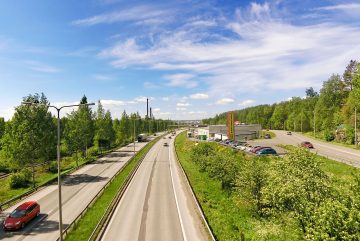 Автомагистраль Ваяакоски в Ювяскюля летом. Фото: Tiia Monto / Wikimedia Commons, CC BY-SA 3.0