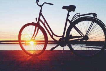 Велосипед на пляже. VisitEspoo