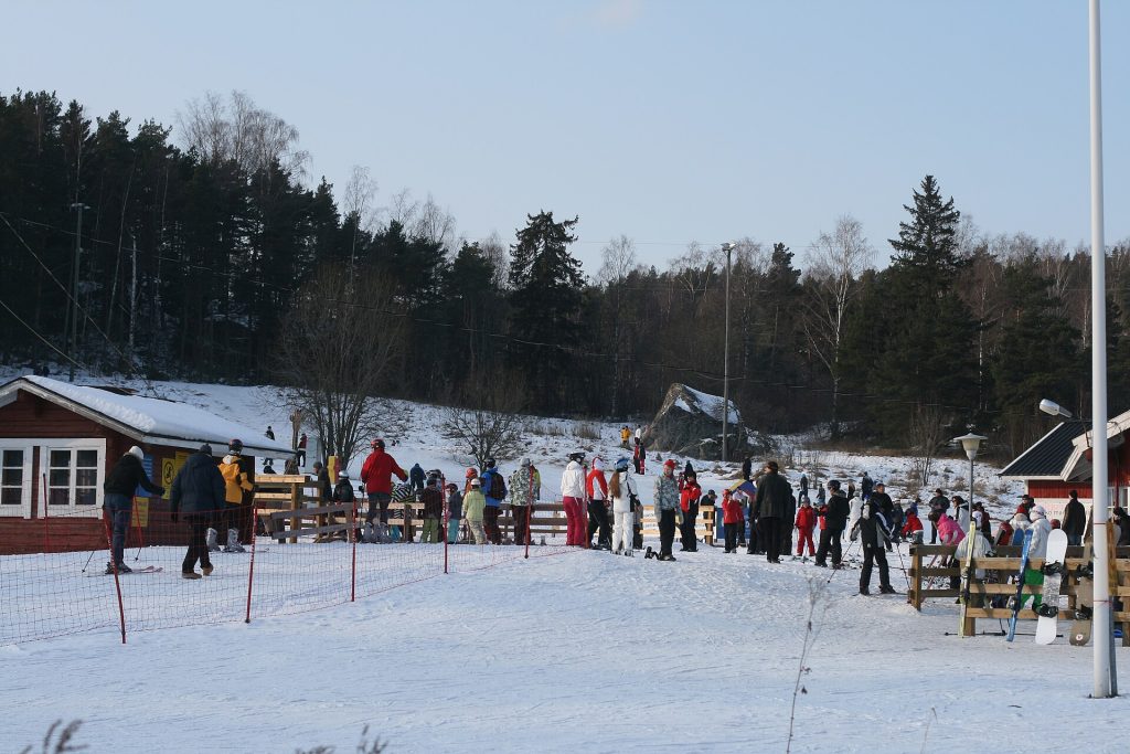 Горнолыжный центр Хирвенсало в Турку зимой. Фото: Jan-Erik Finnberg / Wikimedia Commons, CC BY 2.0