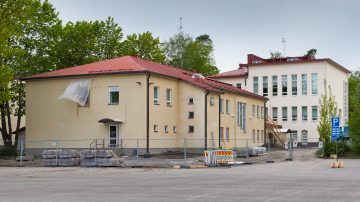 Школьное здание в Тиккурила, Вантаа. Фото: Simo Räsänen / Wikimedia Commons, CC BY 3.0