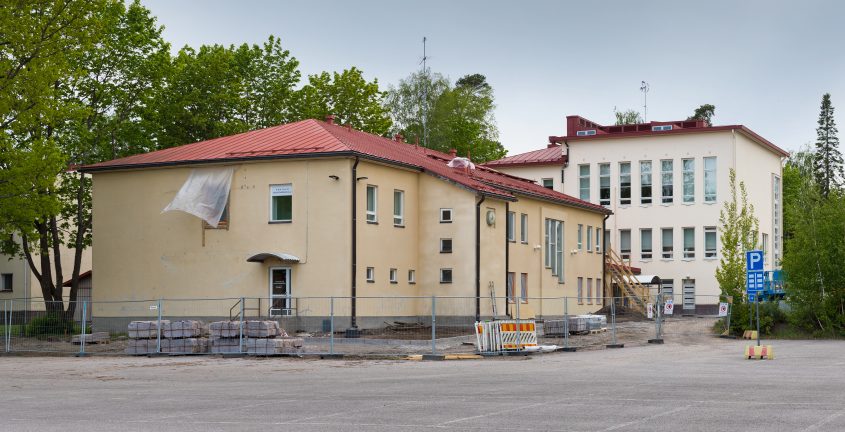Школьное здание в Тиккурила, Вантаа. Фото: Simo Räsänen / Wikimedia Commons, CC BY 3.0