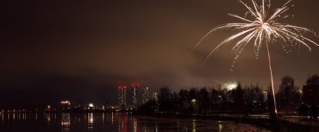 Фейерверк в новогоднюю ночь 2022–2023 в Хельсинки. Фото: Safa Hovinen / Wikimedia Commons, CC BY 2.0